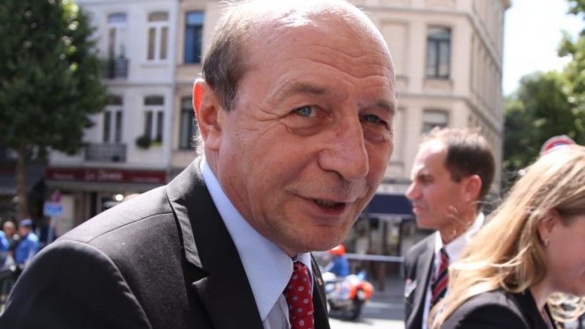 cum a scapat basescu de dosarele care il pot infunda