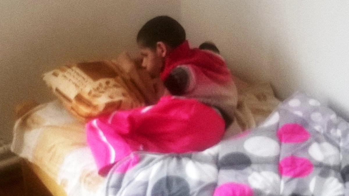 caminul ororilor pacienti cu probleme psihice grave tratati ca animalele sunt legati cu lanturile