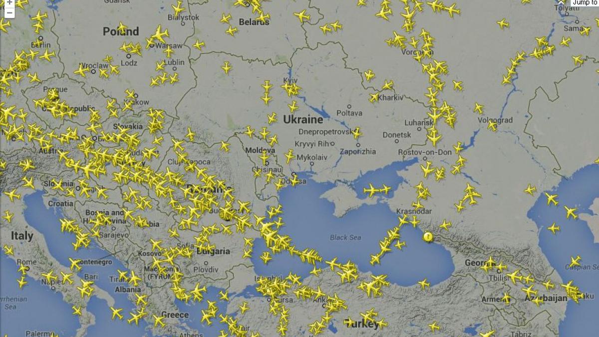 imagini live cu avioanele care sunt in aceste momente in aer ucraina ocolita de majoritatea curselor