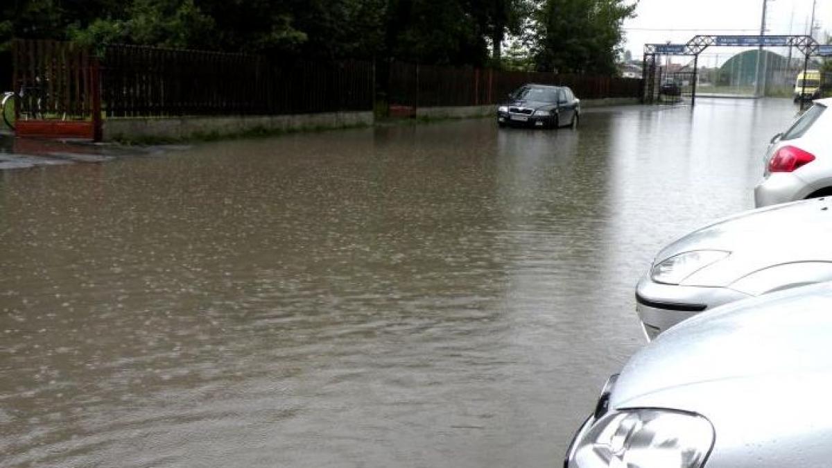 cod galben de inundatii pe mai multe rauri din buzau vrancea si galati