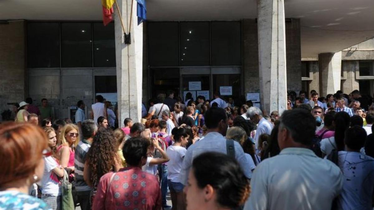 prodecanul facultatii finante banci de la ase retinut pentru luare de mita