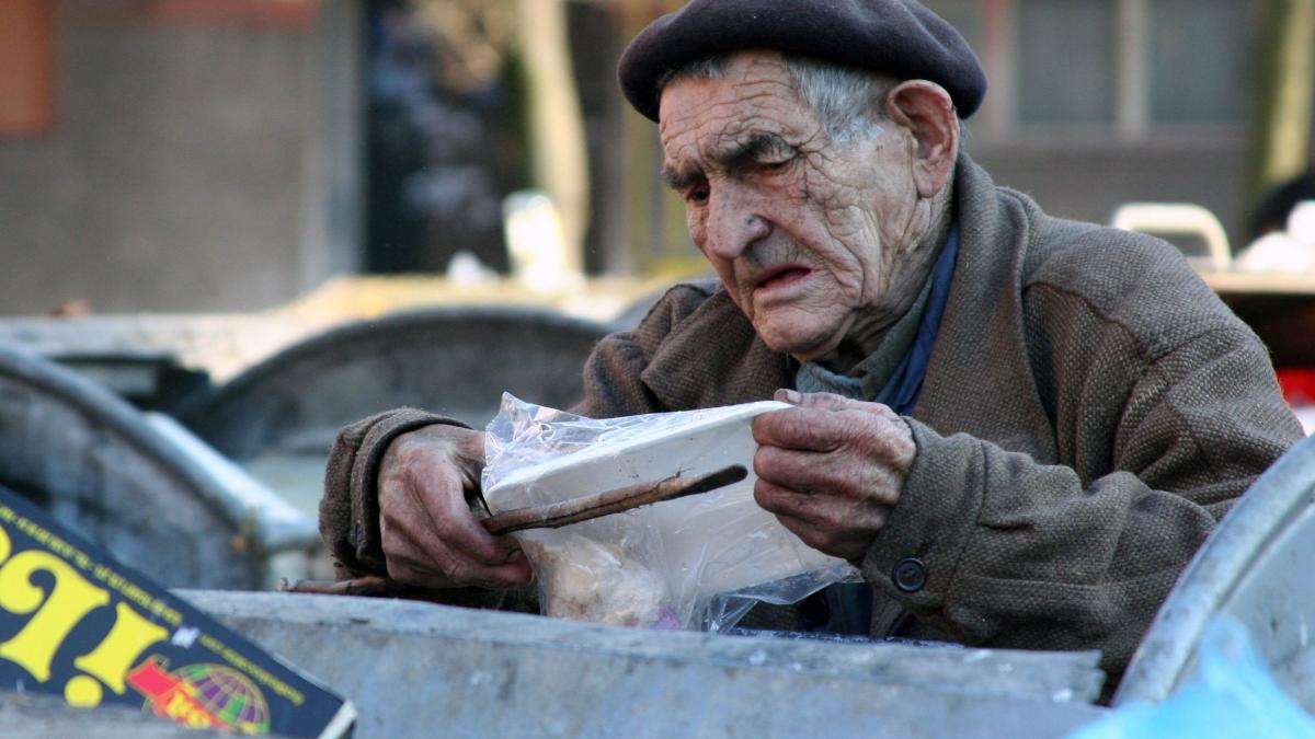 mesaj socant la adresa romanilor sunteti niste elemente urat mirositoare lipsite de civilizatie o