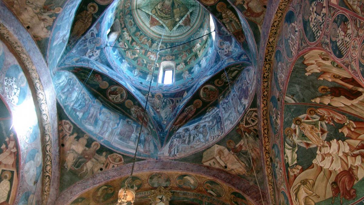 francezii fermecati de o manastire din romania este o minune in mijlocul padurii un loc magic