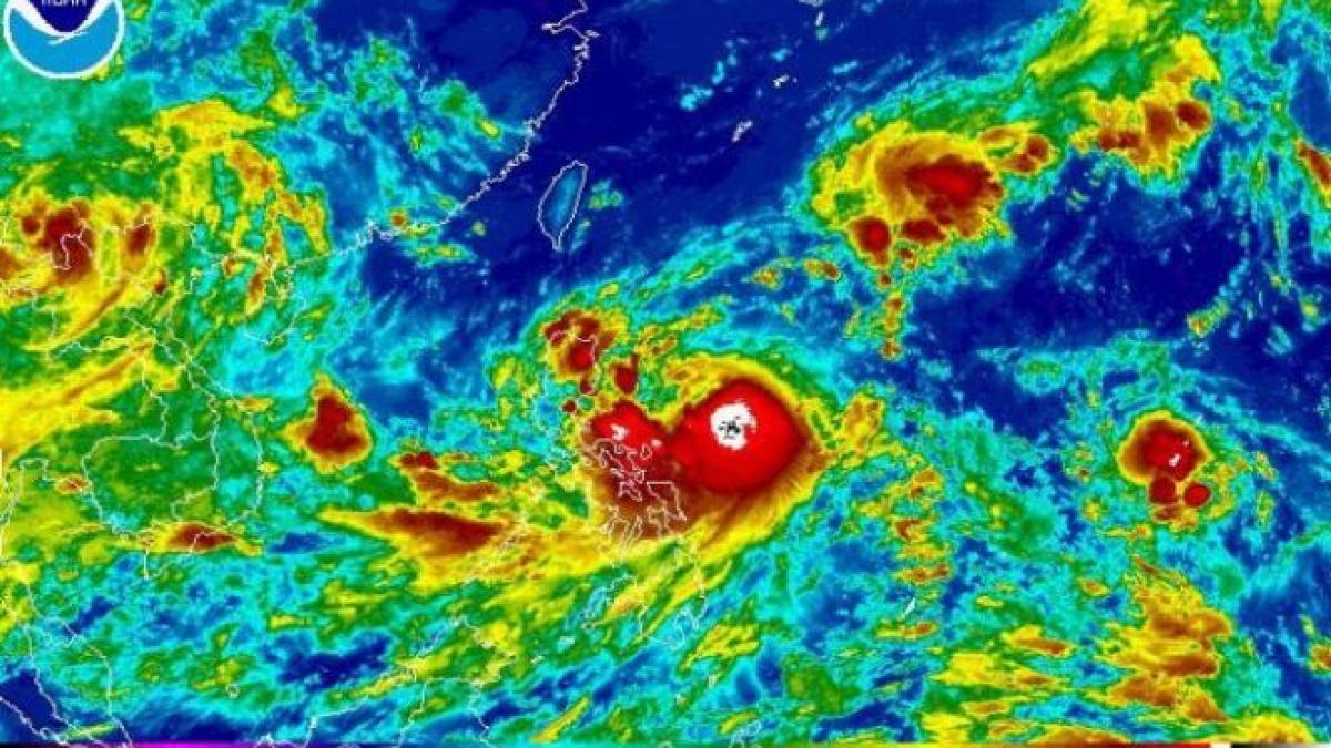 taiwan mii de turisti sunt evacuati din calea taifunului matmo