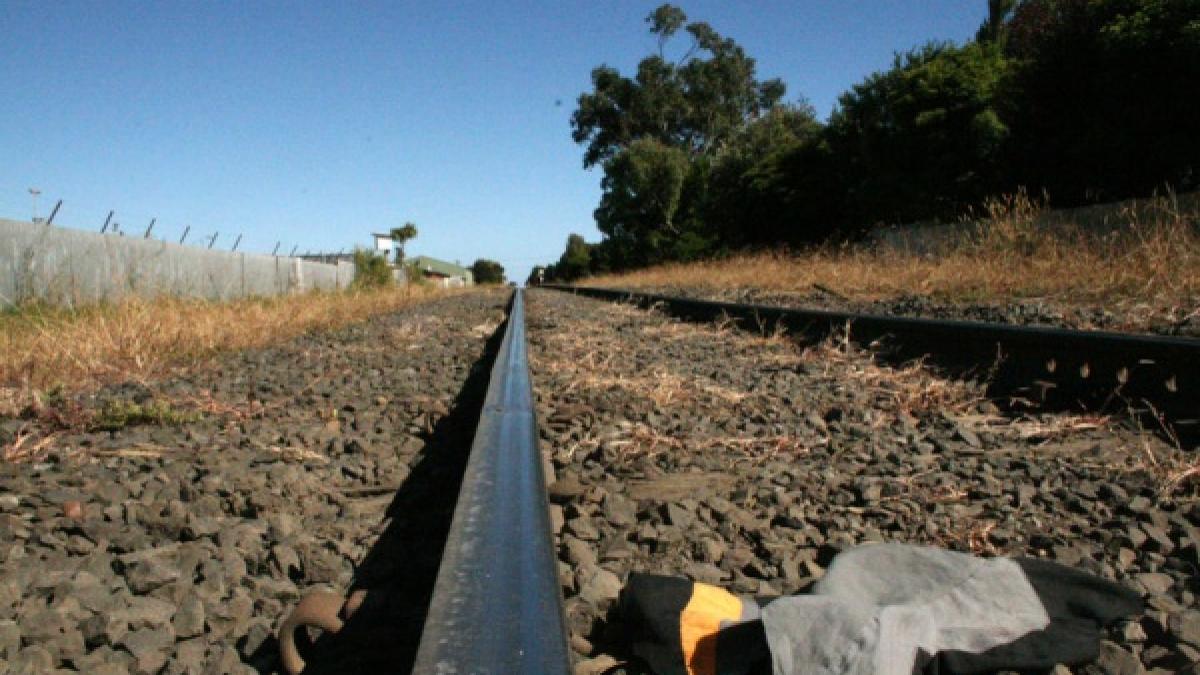 moarte cumplita pentru un baiat de 12 ani a adormit pe calea ferata si a fost calcat de tren