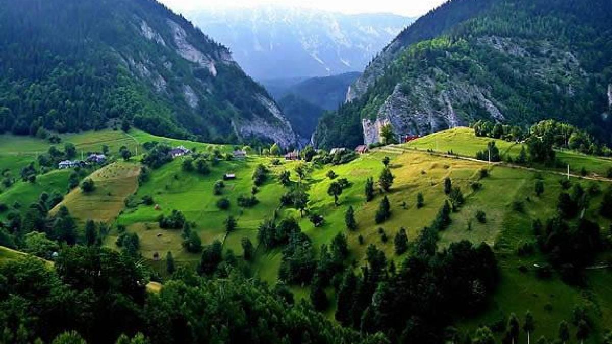 un nou traseu montan spectaculos pentru turisti de sus din varf se va vedea tara barsei