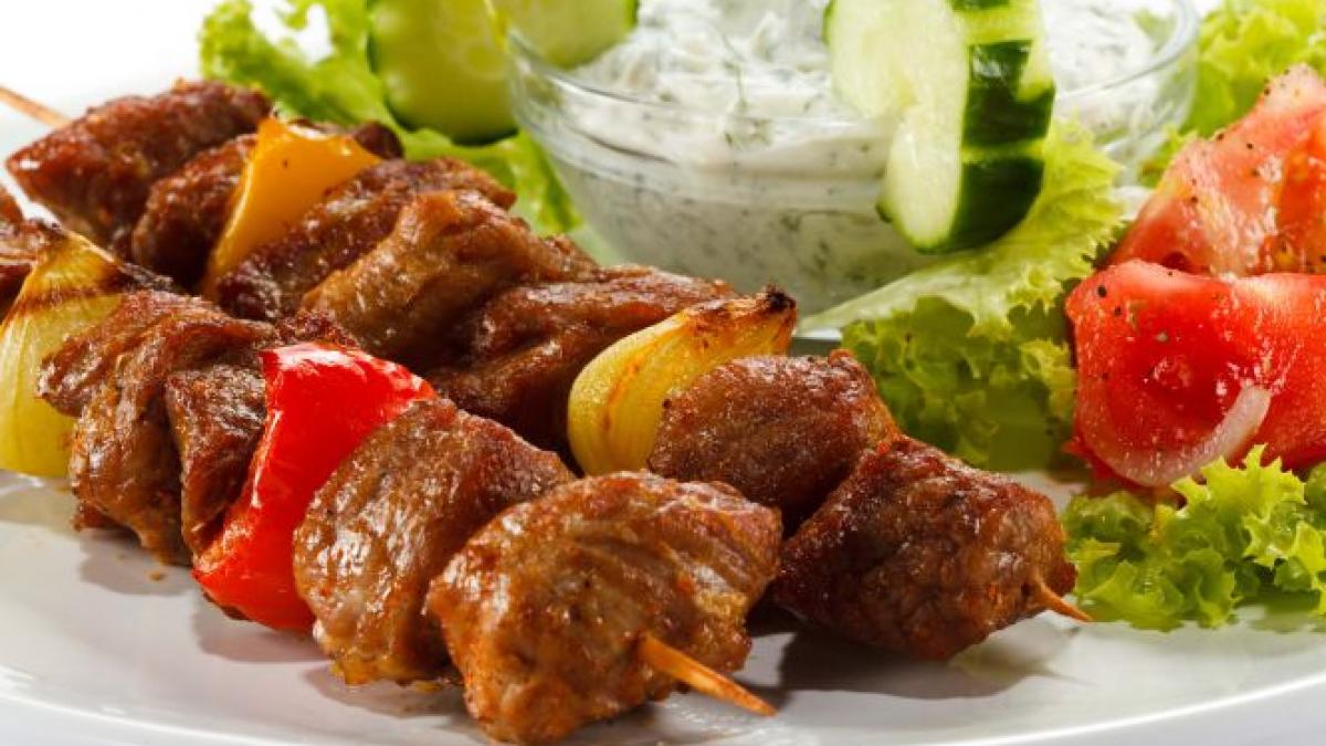 mancare expirata si mucegaita gasita la o terasa din mamaia patronii au fost amendati cu 60 000 de