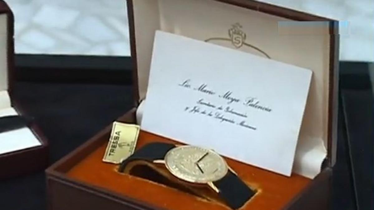 obiecte de lux ale sotilor ceausescu scoase la licitatie care este pretul de pornire al unui ceas