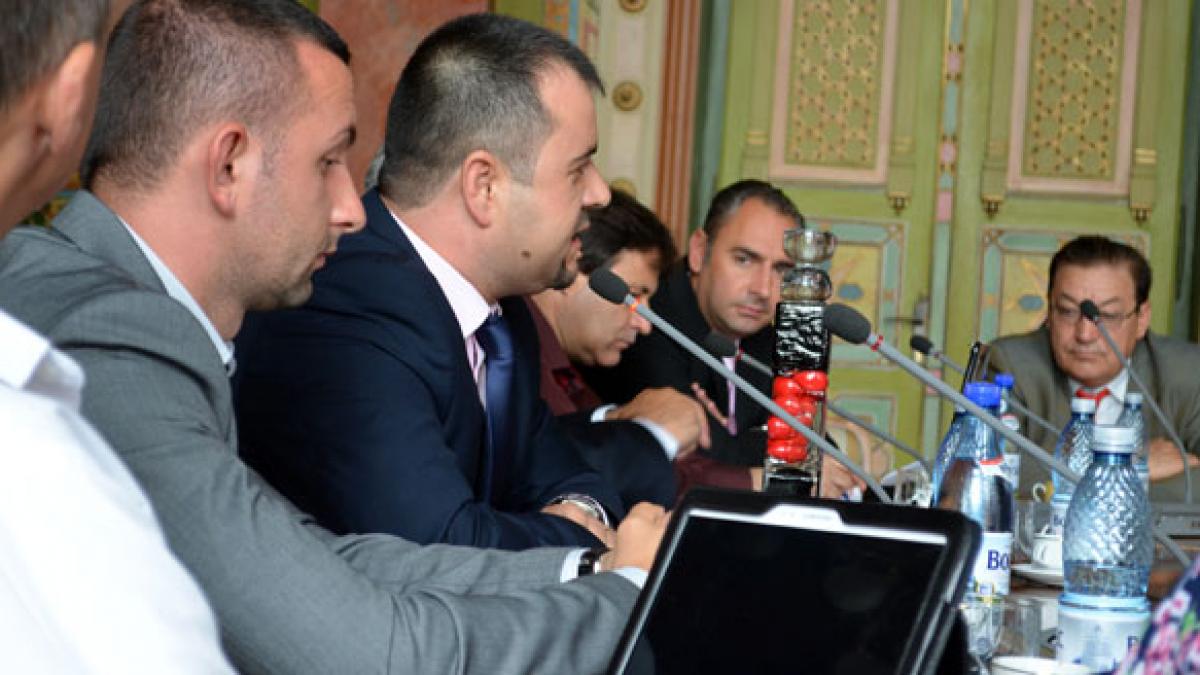 tehnologia bat o vina consilierii judeteni din gorj invinsi de tablete au vrut sa inlocuiasca