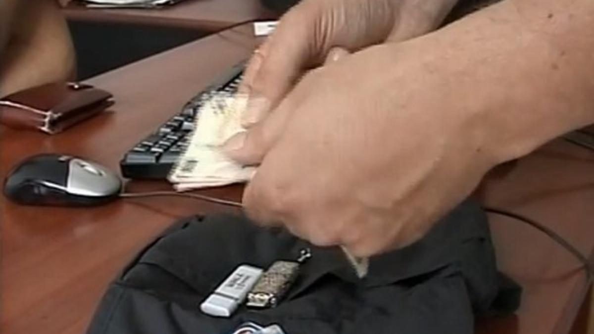 un tanar gasit 10 000 de euro si a returnat banii proprietarului