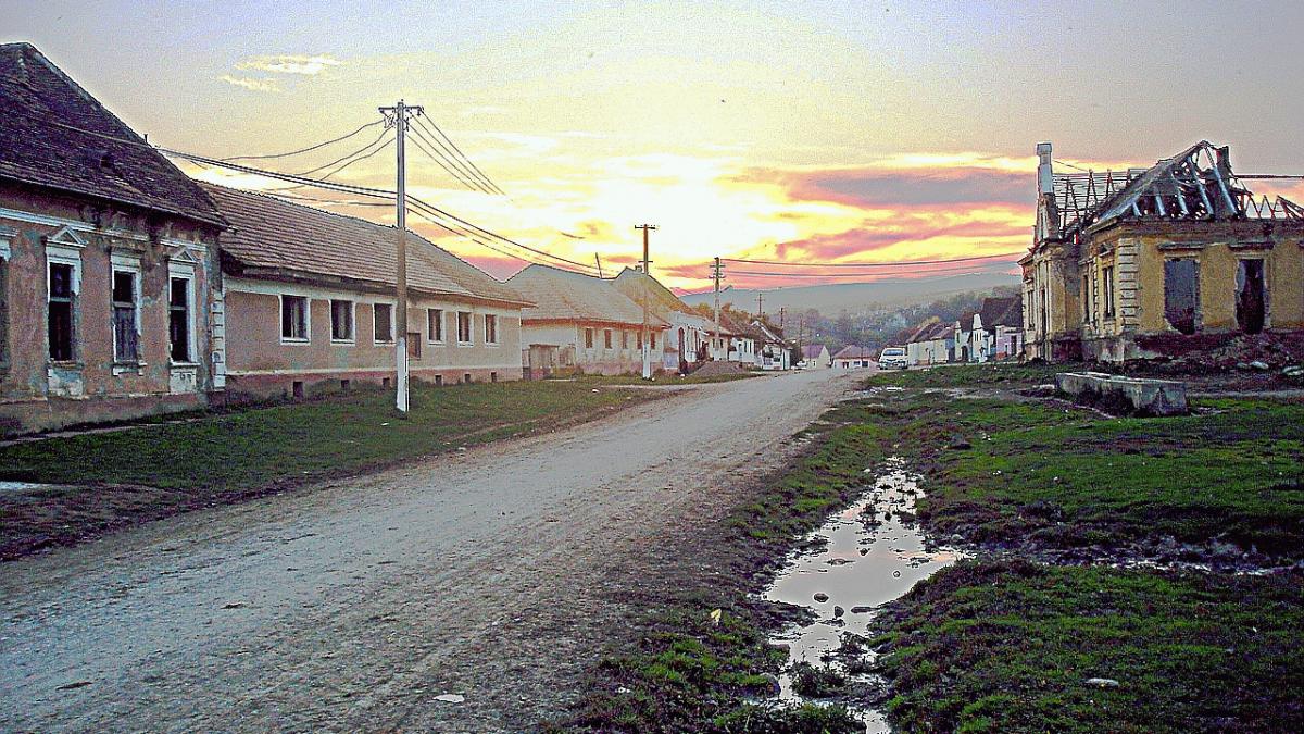 cel mai frumos loc din romania pe cale de disparitie strainii ingrijorati de strivirea valorilor