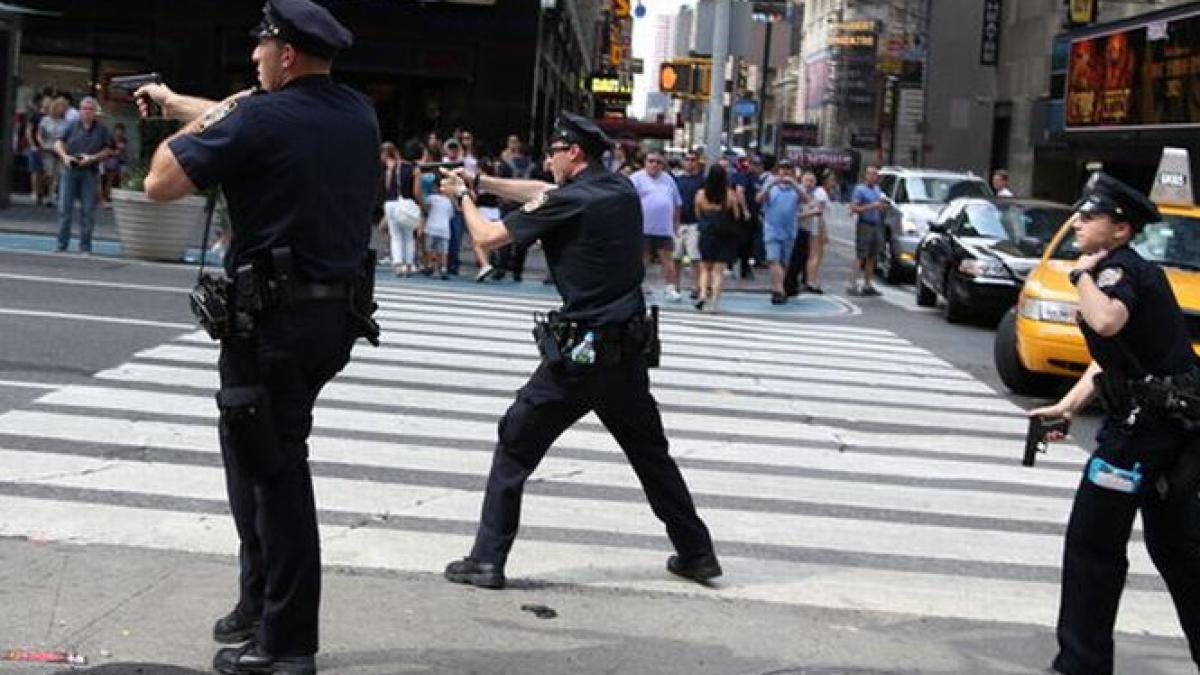 incident armat in new york trei politisti au fost raniti