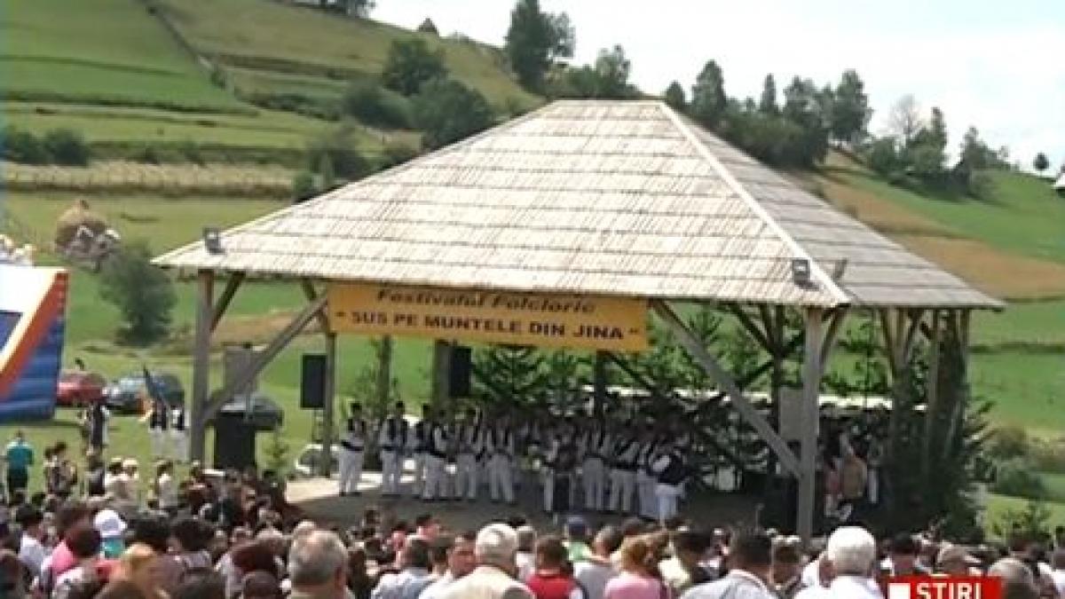 ministrul agriculturii daniel constantin prezent la festivalul sus pe muntele din jina