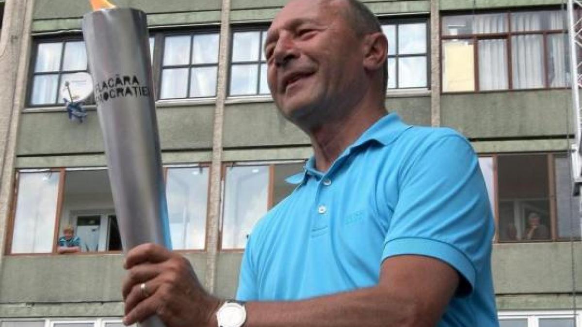 astazi se implinesc doi ani de cand 7 4 milioane de romani i au cerut demisia lui traian basescu