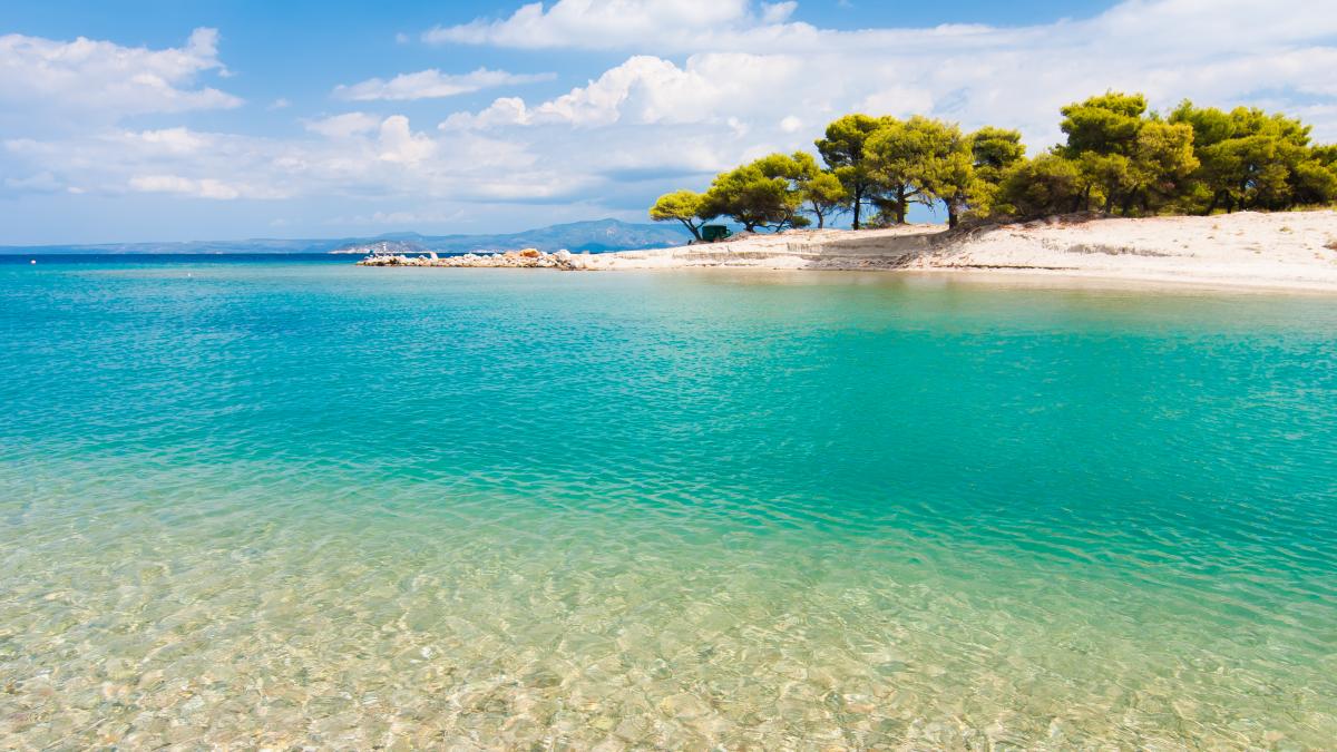 peninsula kassandra si numeroasele sale posibilitati de distractie