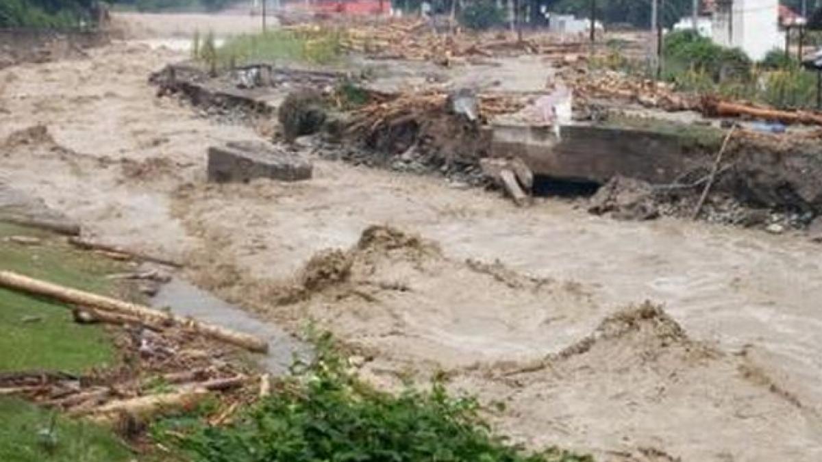 sediul companiei apele romane lovit cu putere de viitura