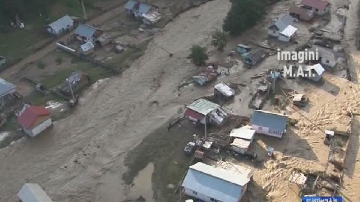 situatie critica in arges unde un dig e in pericol de a fi depasit de ape daca trece apa va fi