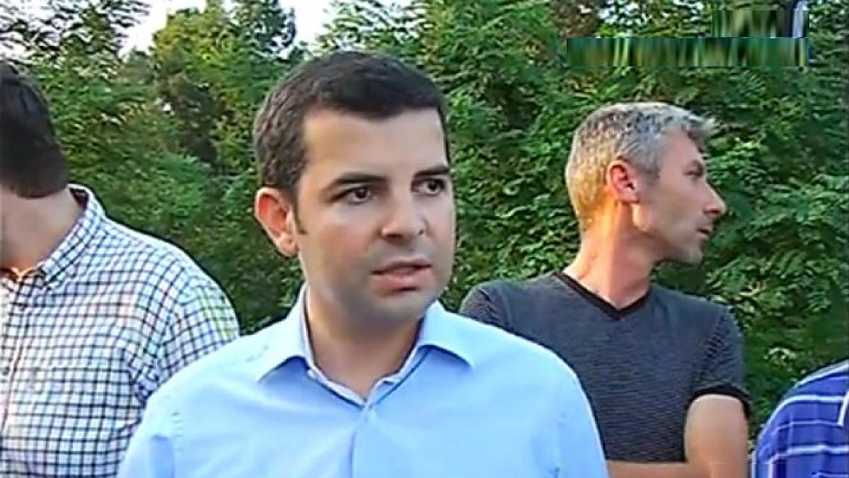 vicepremierul daniel constantin in zonele inundate situatia este critica la digul din arges