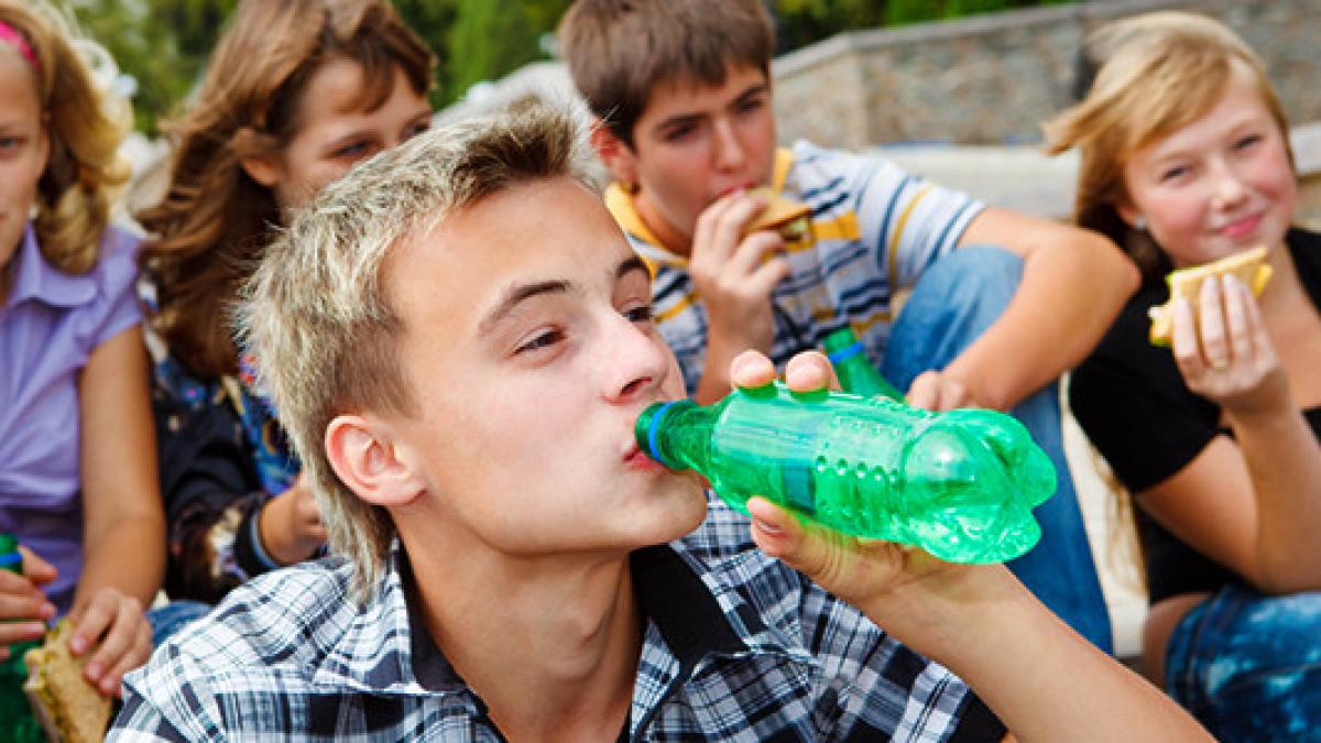 ce efecte nocive are asupra creierului consumul de sucuri indulcite la varsta adolescentei