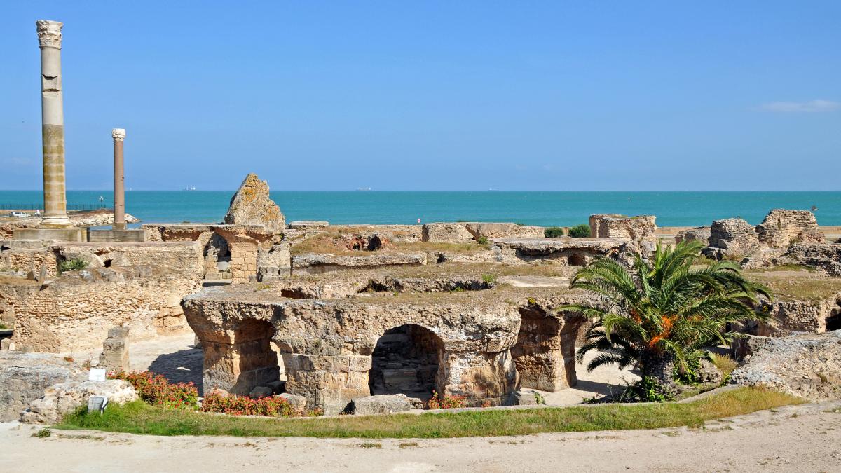 vacanta printre catacombe artefacte valoroase si desert