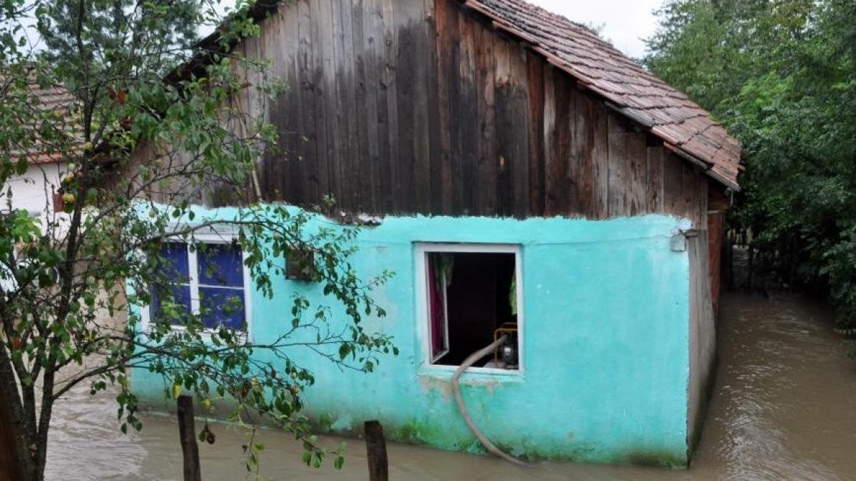 campania apa trece romania ramane a ajuns cu primele ajutoare la oamenii care si au pierdut