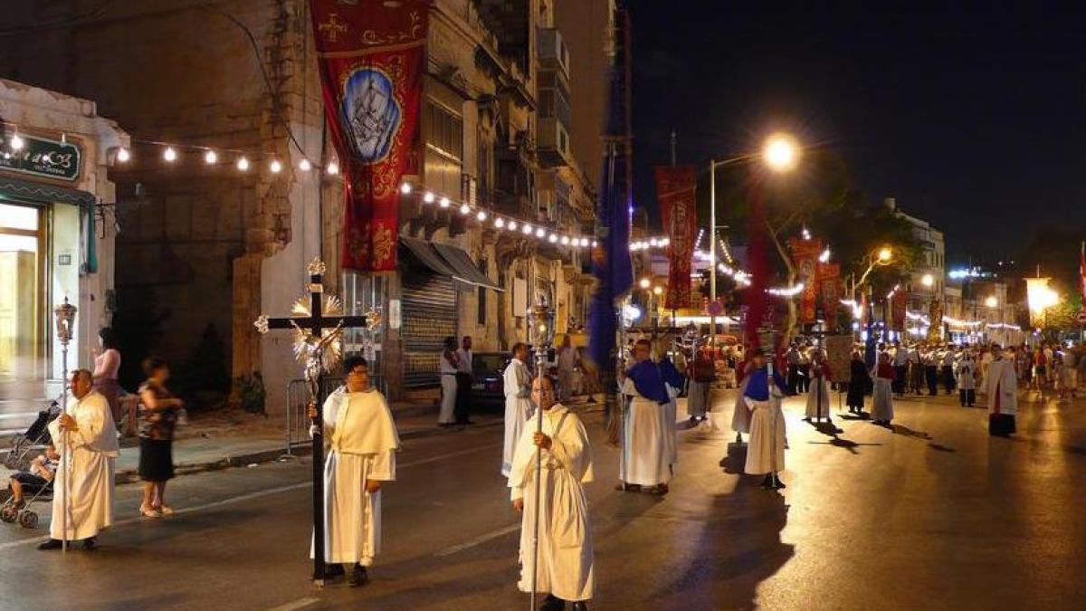 petrece ca un maltez