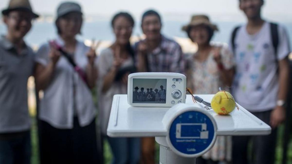 fanii selfie urilor sunt asteptati cu accesorii noi in japonia