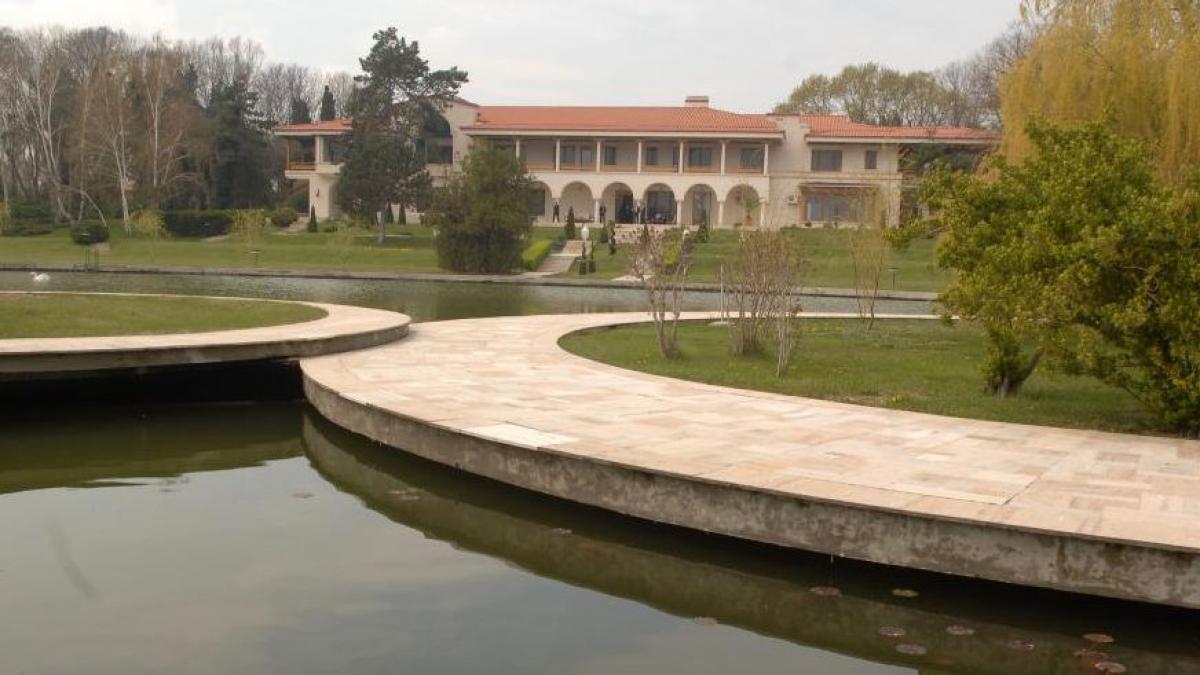 milioane de euro in casele de vacanta ale lui basescu