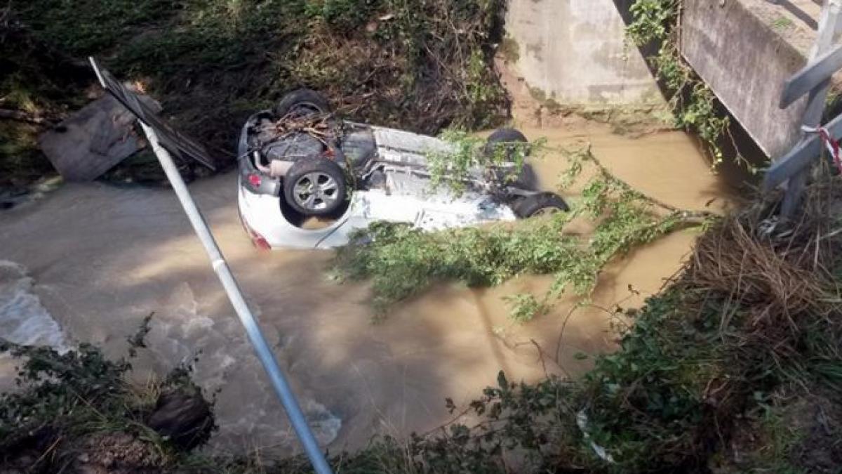 patru morti si zeci de raniti in urma unei viituri produse in italia