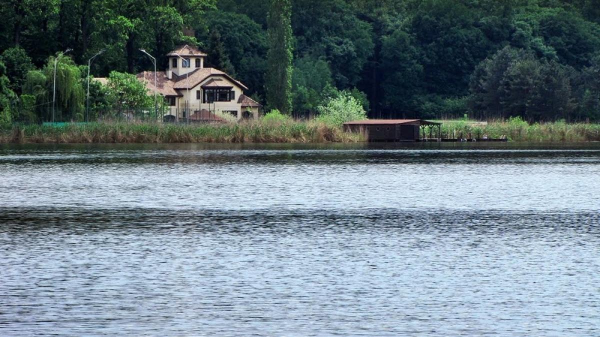 afacerile cu statul extrem de profitabile pentru politicieni si au ridicat adevarate mausolee pe