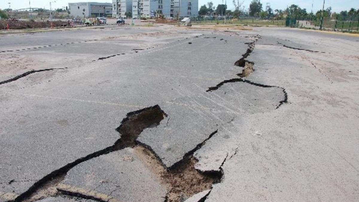 ploi torentiale si alunecari de teren in california o persoana a murit iar alte cateva mii au fost