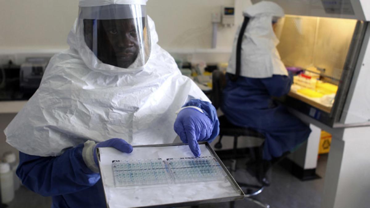 un medic britanic acuza occidentul ca nu a cautat un vaccin impotriva ebola pentru ca virusul