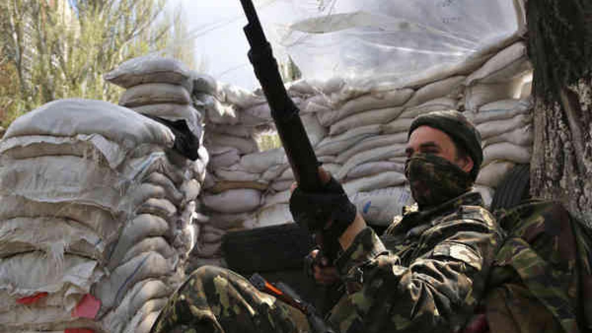 luptele se intetesc in ucraina spre disperarea localnicilor din donetsk sute de mii de oameni si au