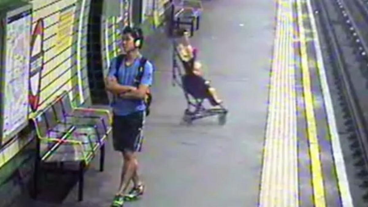 momente cumplite la metroul londonez un bebelus a fost la un pas de moarte video