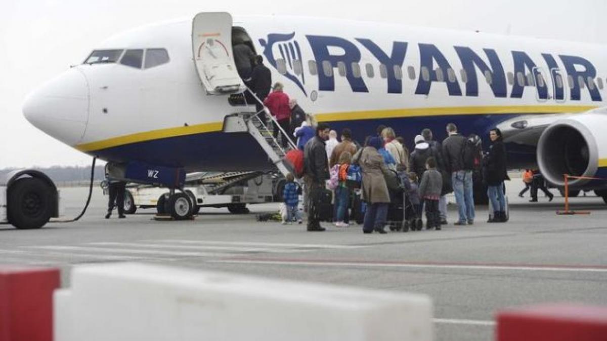 o cursa ryanair a fost intarziata peste 5 ore din cauza unor probleme tehnice