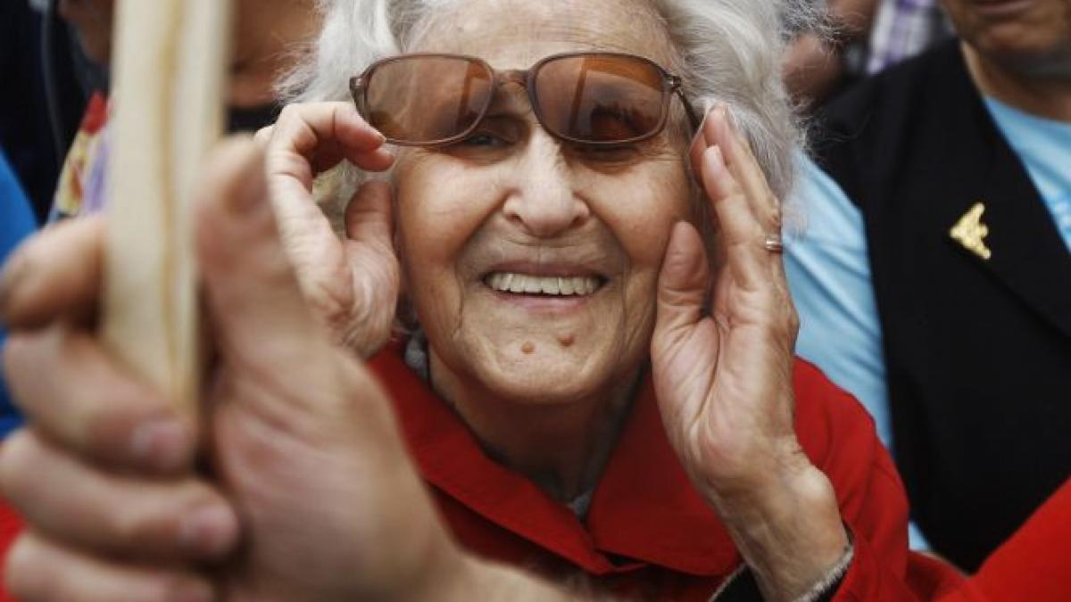 pensionarii din iasi ar putea pierde dreptul de a circula gratuit cu autobuzul la orele de varf