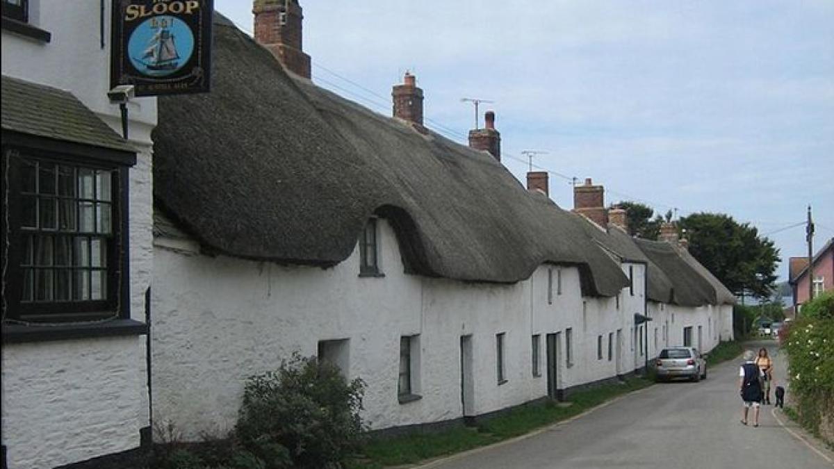 un sat de pe coasta de sud a marii britanii vandut la pret mult mai mic decat cel al unei singure