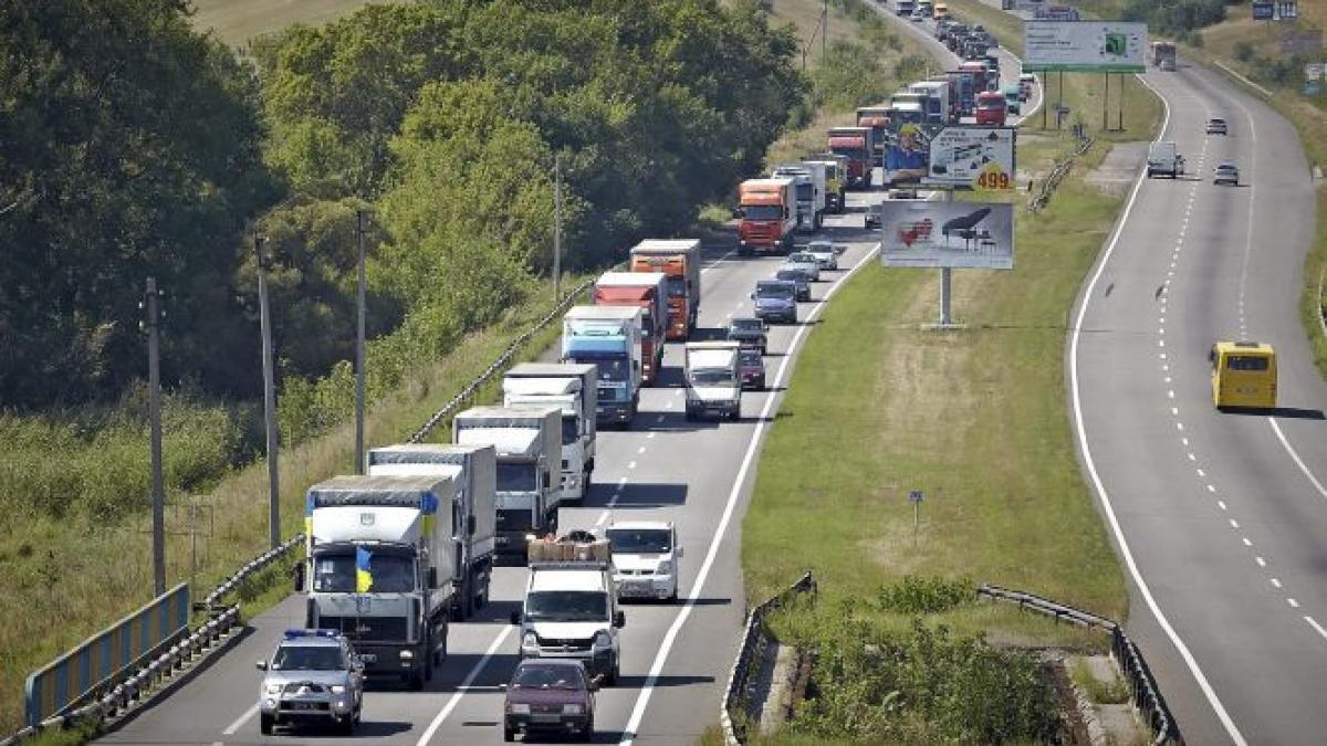 convoiul umanitar trimis de rusia in ucrainei a ajuns la 20 de kilometri de granita