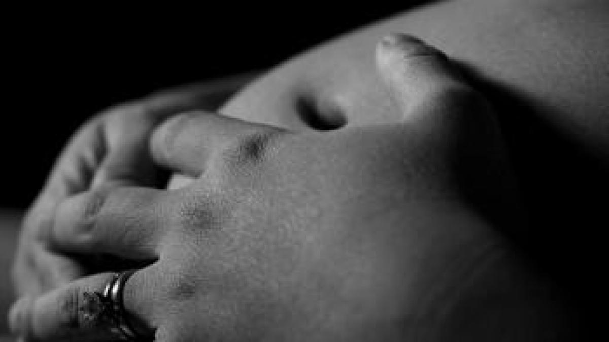 o femeie de 38 de ani si a provocat singura o intrerupere de sarcina