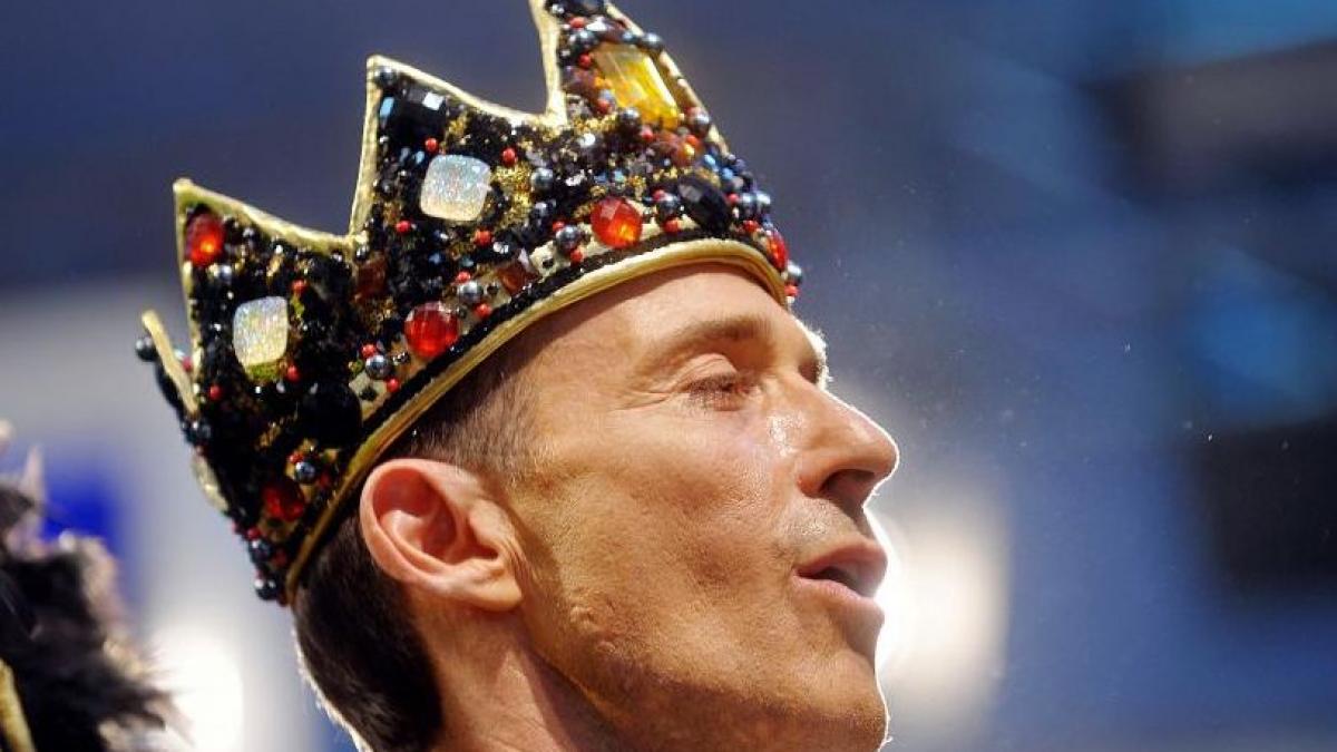 radu mazare un amiral inconjurat de femei frumoase