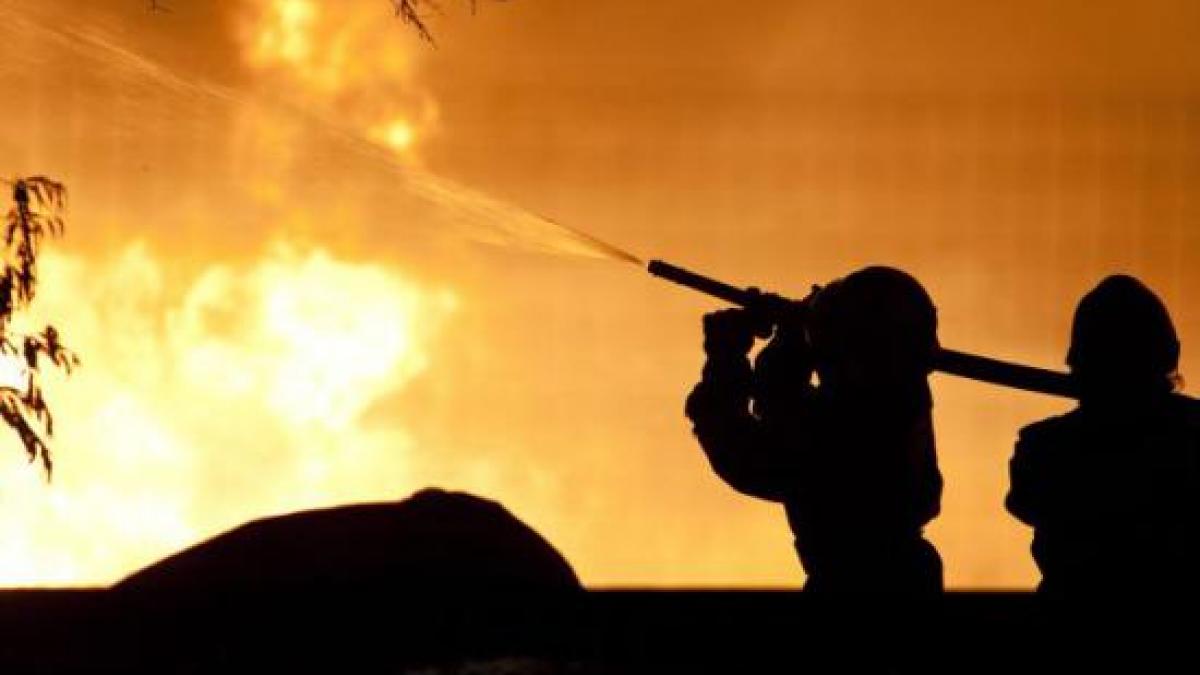 un barbat a ramas fara acoperis deasupra capului omul suspecteaza o mana criminala