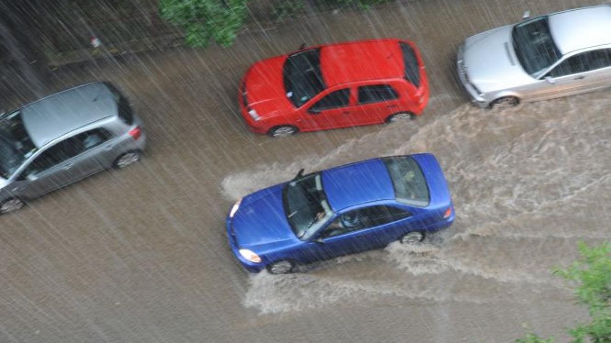 zile de cosmar pentru sutele de mii de turisti de pe litoral ploile au inundat strazile si au