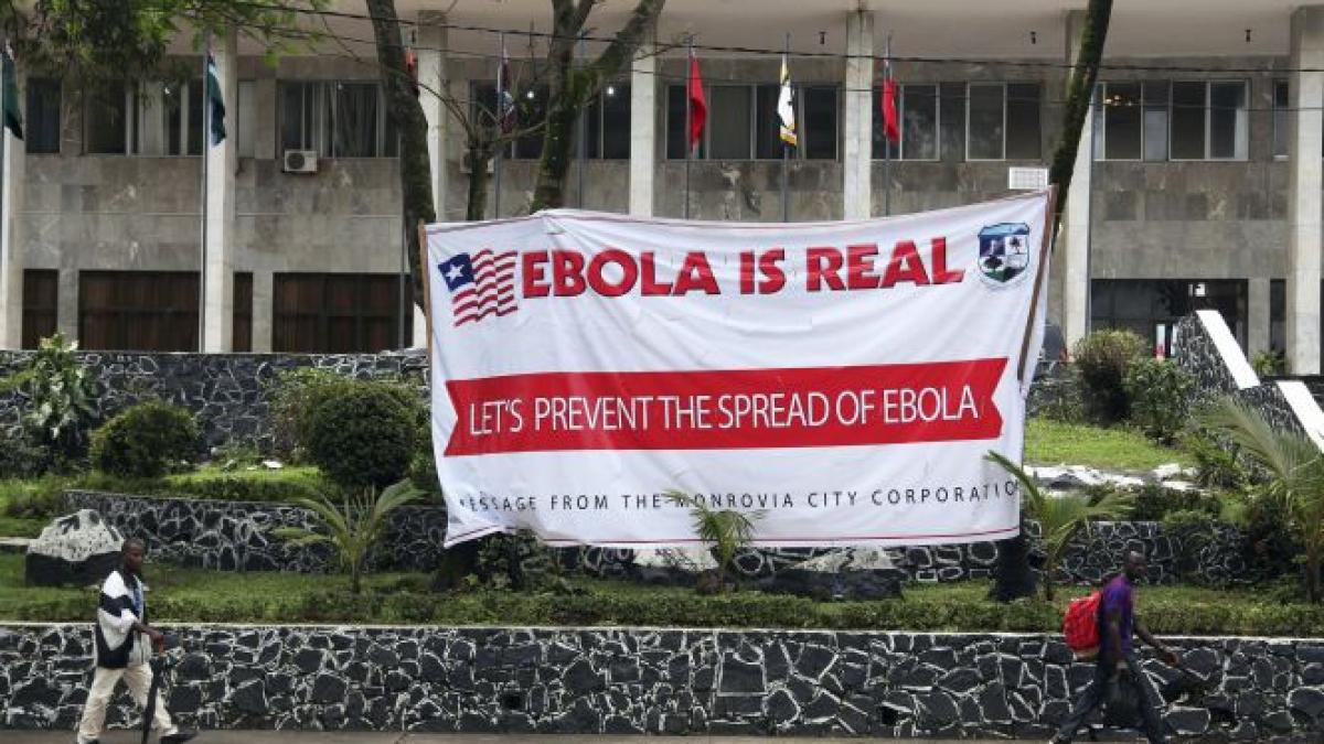 sacrificiul suprem al medicilor si infirmierilor care ii ingrijesc pe bolnavii de ebola se expun
