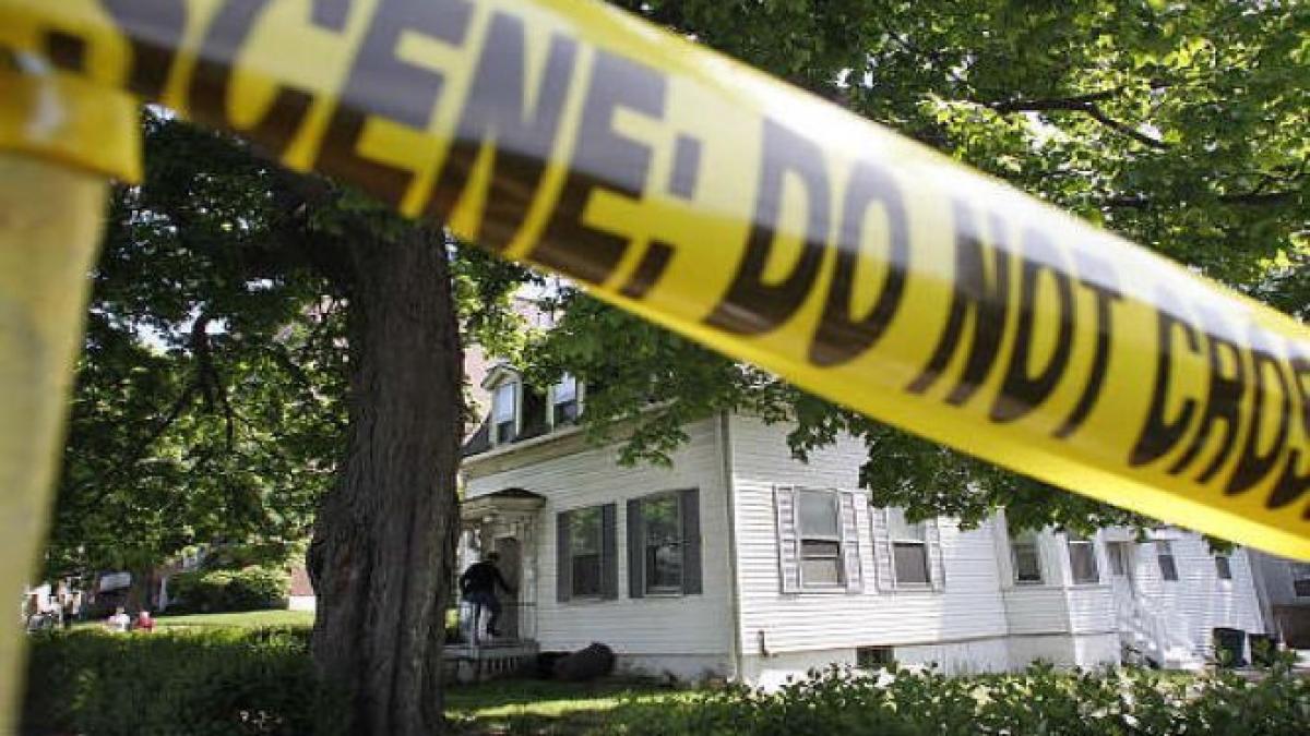 politistii din los angeles au dejucat atacul armat asupra unei scoli doi suspecti au fost arestati