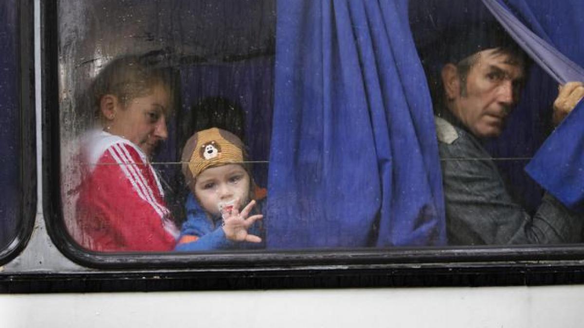peste 415 800 de oameni si au parasit locuintele si au fugit din calea bombardamentelor din ucraina