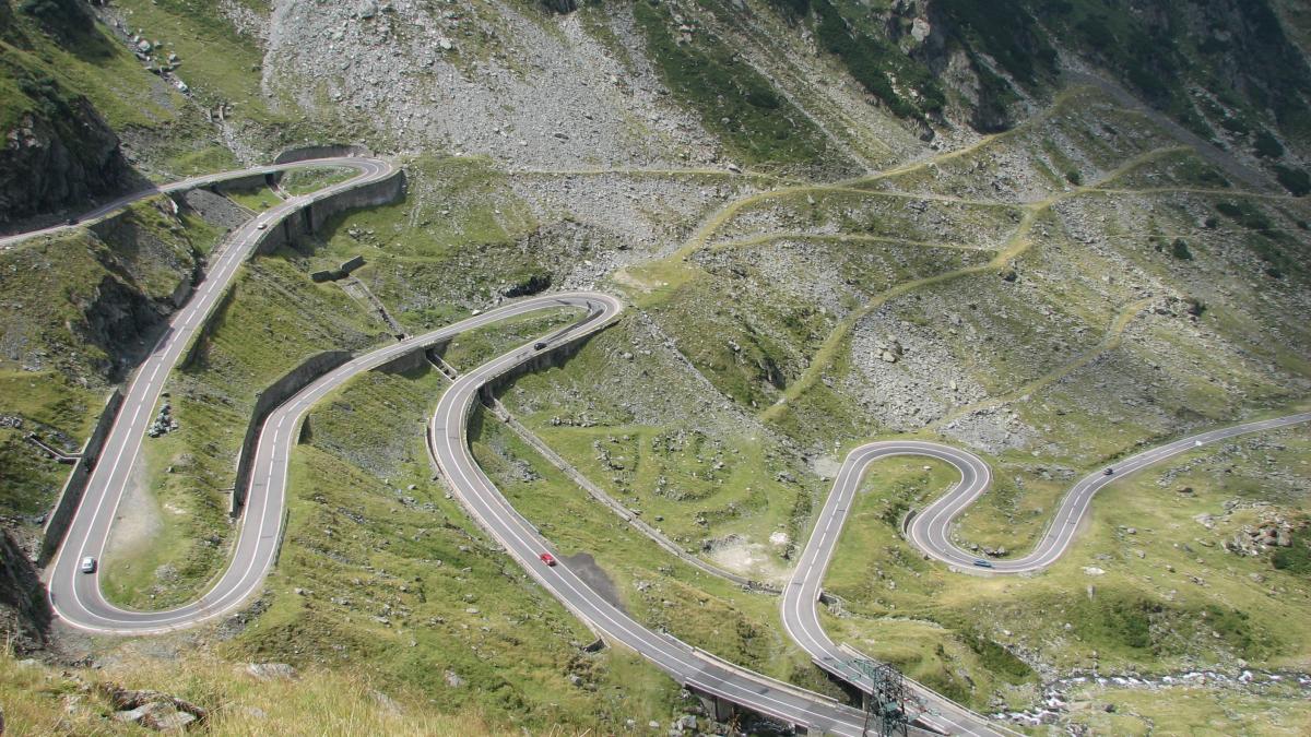 o adolescenta cazuta intr o rapa de pe transfagarasan a fost salvata de jandarmii montani