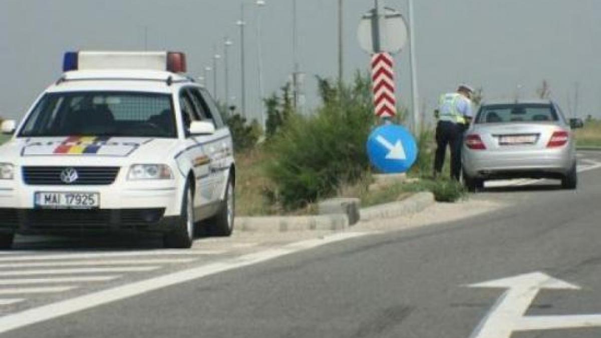 politia rutiera in actiune o razie a oamenilor legii a adus amenzi pe banda rulanta