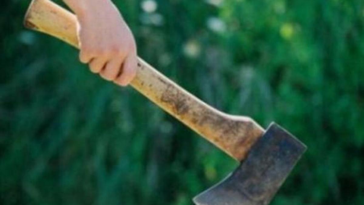 un barbat a fost ucis intr o rafuiala cu sabii si topoare din buzau