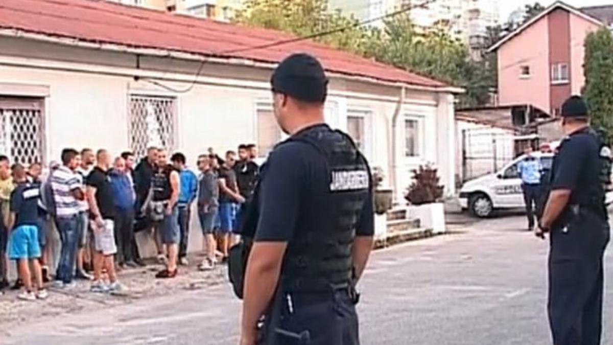 un hipermarket din pitesti a fost devastat de suporterii echipei petrolul ploiesti