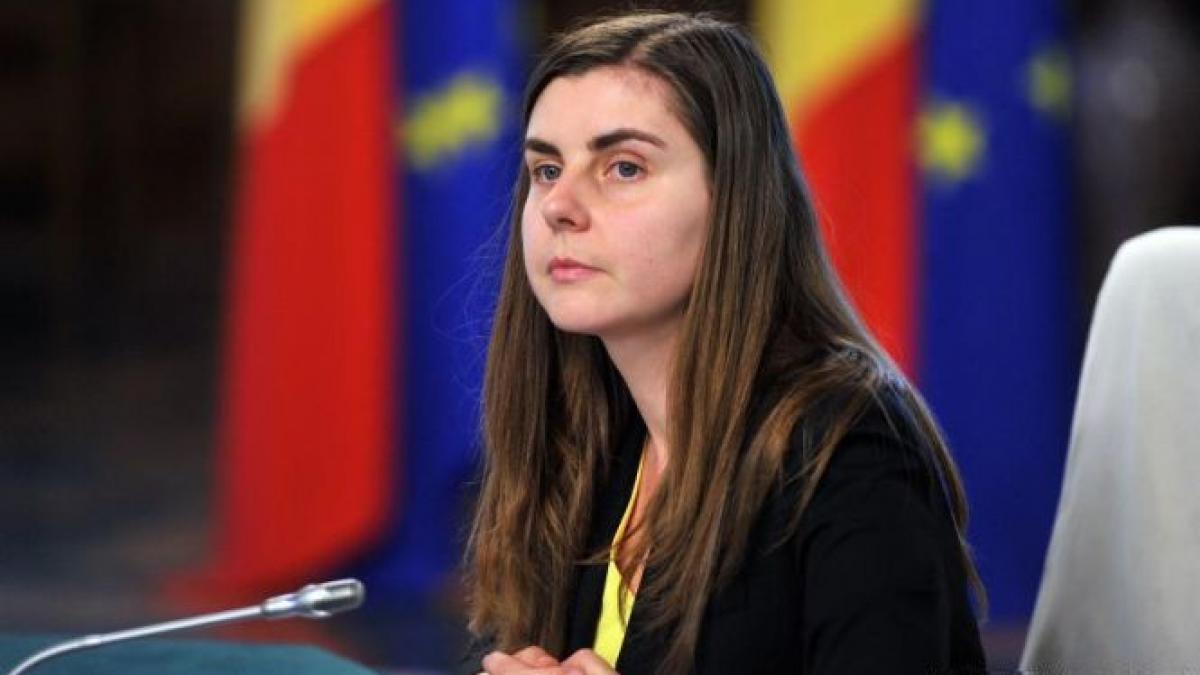 ce a primit ioana petrescu de la un senator pnl in amintirea economiei romanesti scria pe ea